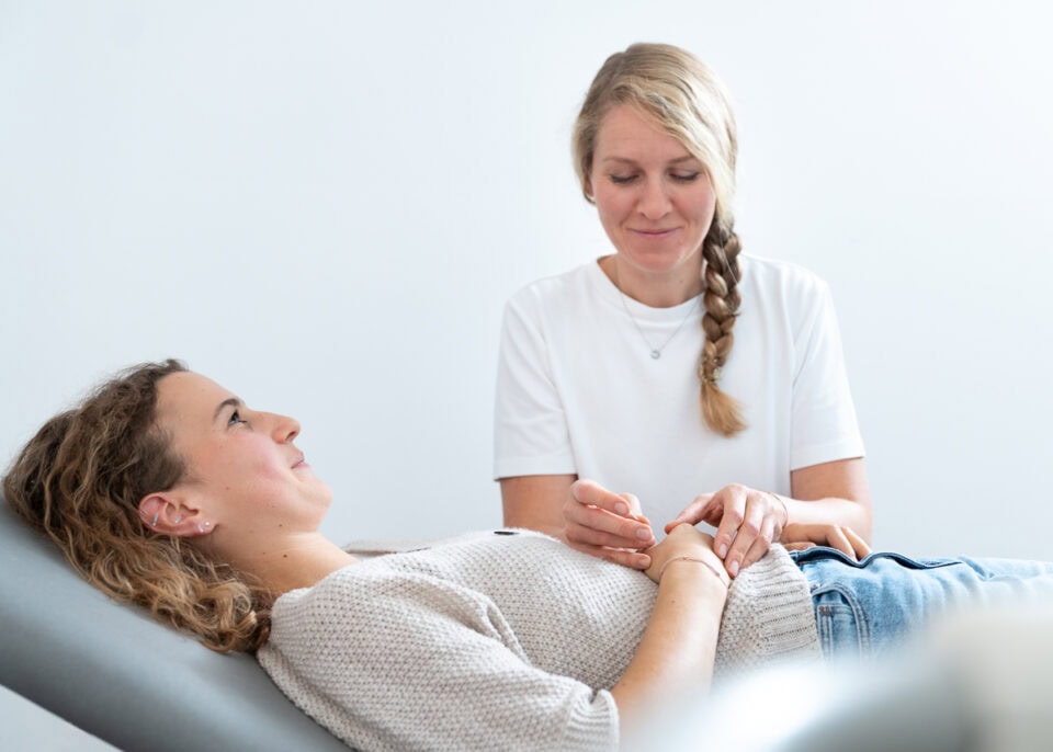Akupunktur Trofaiach, Ordination Dr. Rubinigg, Akupunktur an der Hand