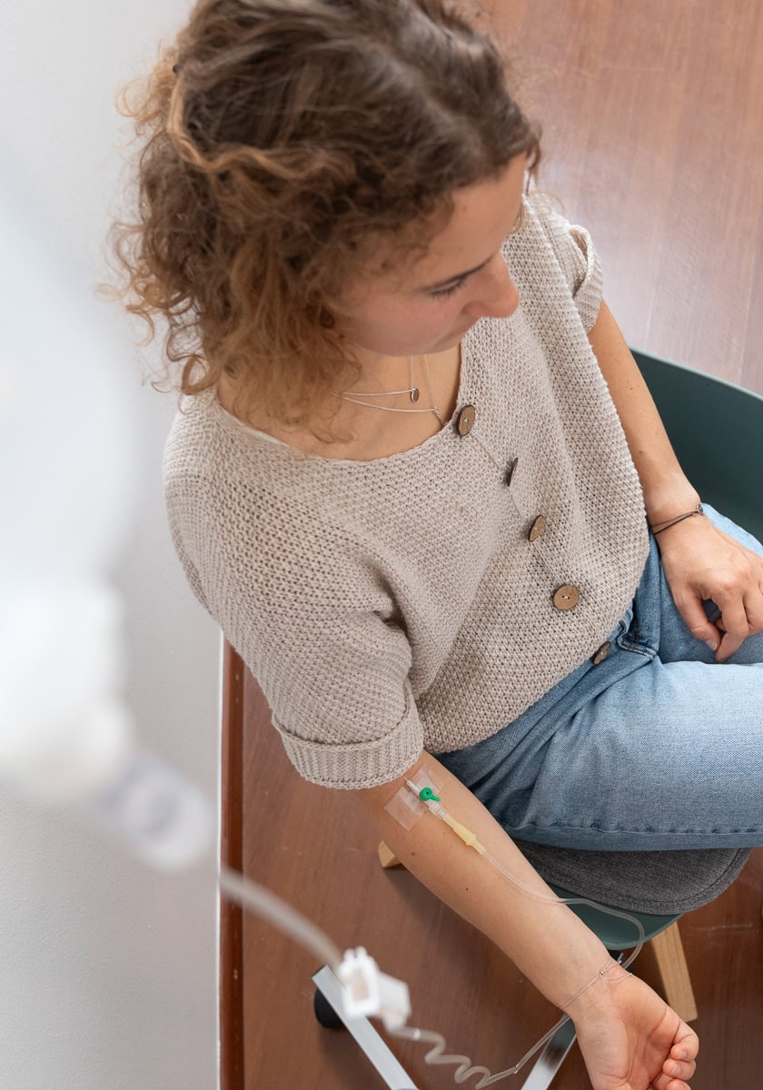 Orthomolekulare Medizin - Ordination Dr. Rubinigg Trofaiach, Patientin bei Nähsrtoff-Infusion