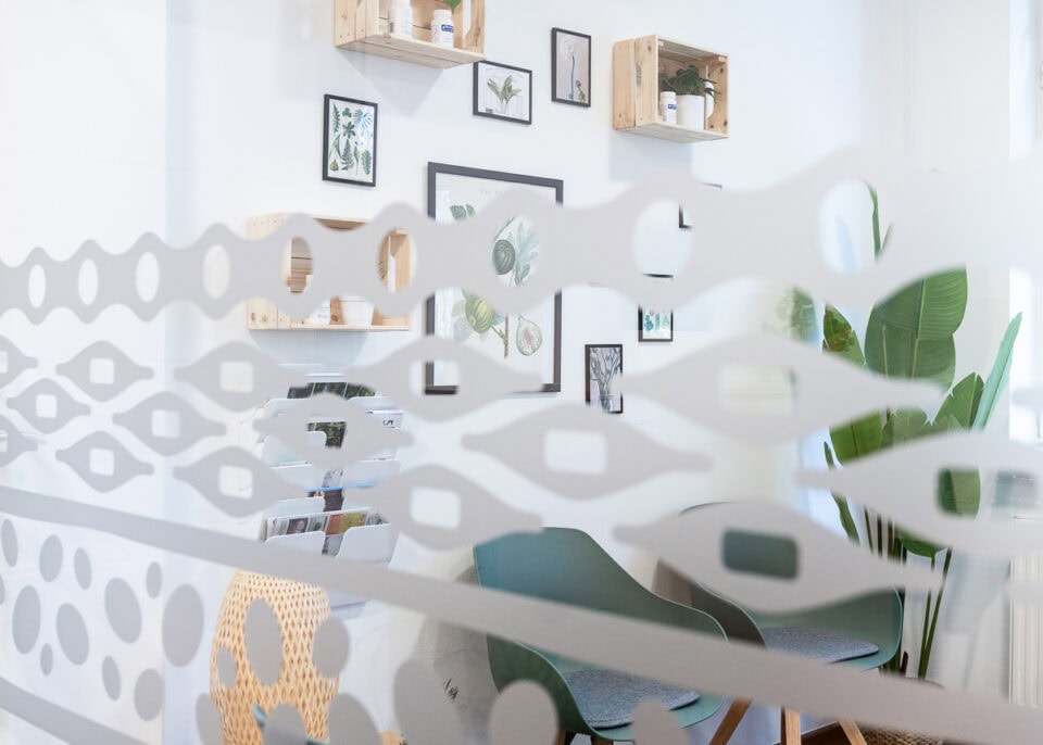 Ordination Dr. Karin Rubinigg Trofaiach, Detail, CI, Wartebereich